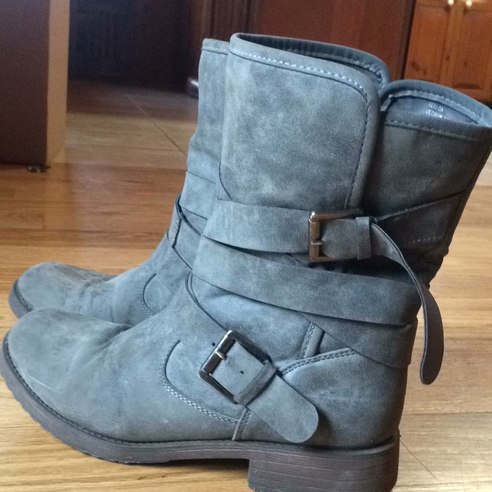 Just Fab grey short boot size 7.5